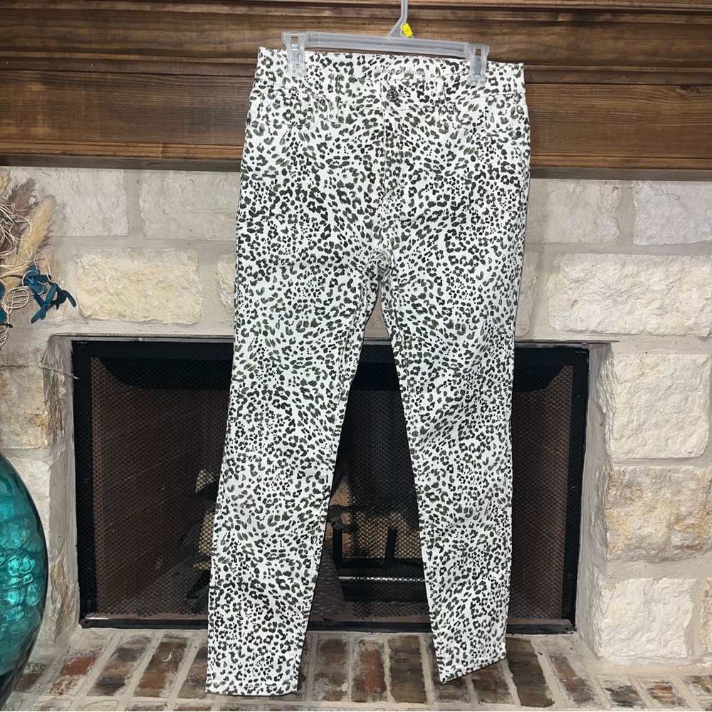 Tommy Bahama Green Cheetah Print Ella Twill High-Rise Denim Jeans - Picture 2 of 10